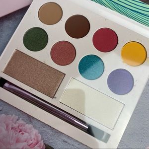 🌟 2 Day Sale🌟 LAURA MAKEUP LABS, Moods Eyeshadow and Highlighter Palette